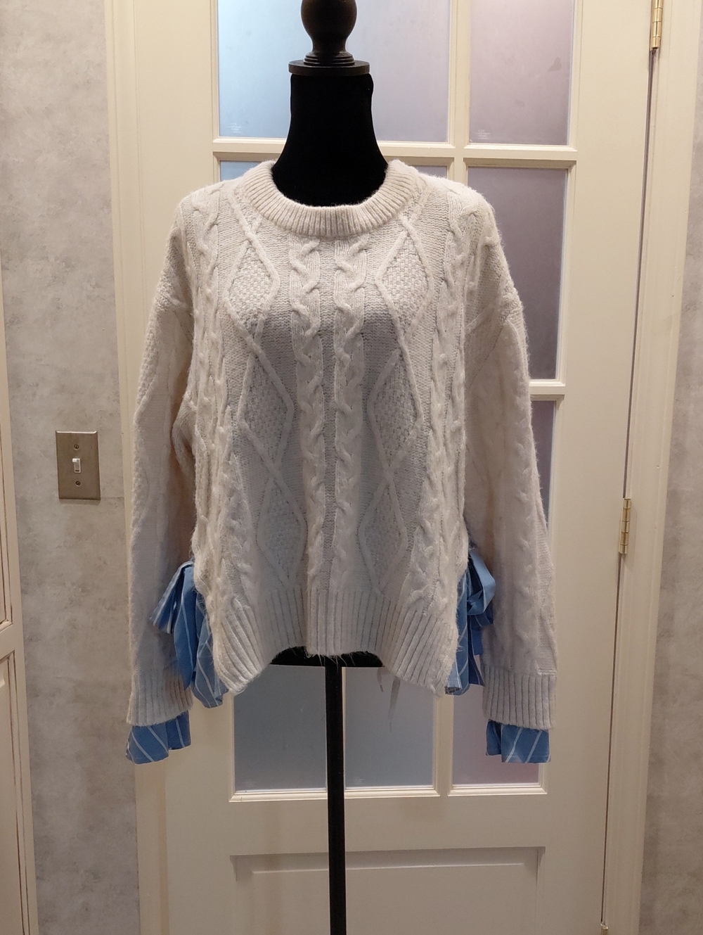 "Anthropologie" Sz. S, Cozy Cream Cable-Knit Sweater with Blue Stripe Shirttail